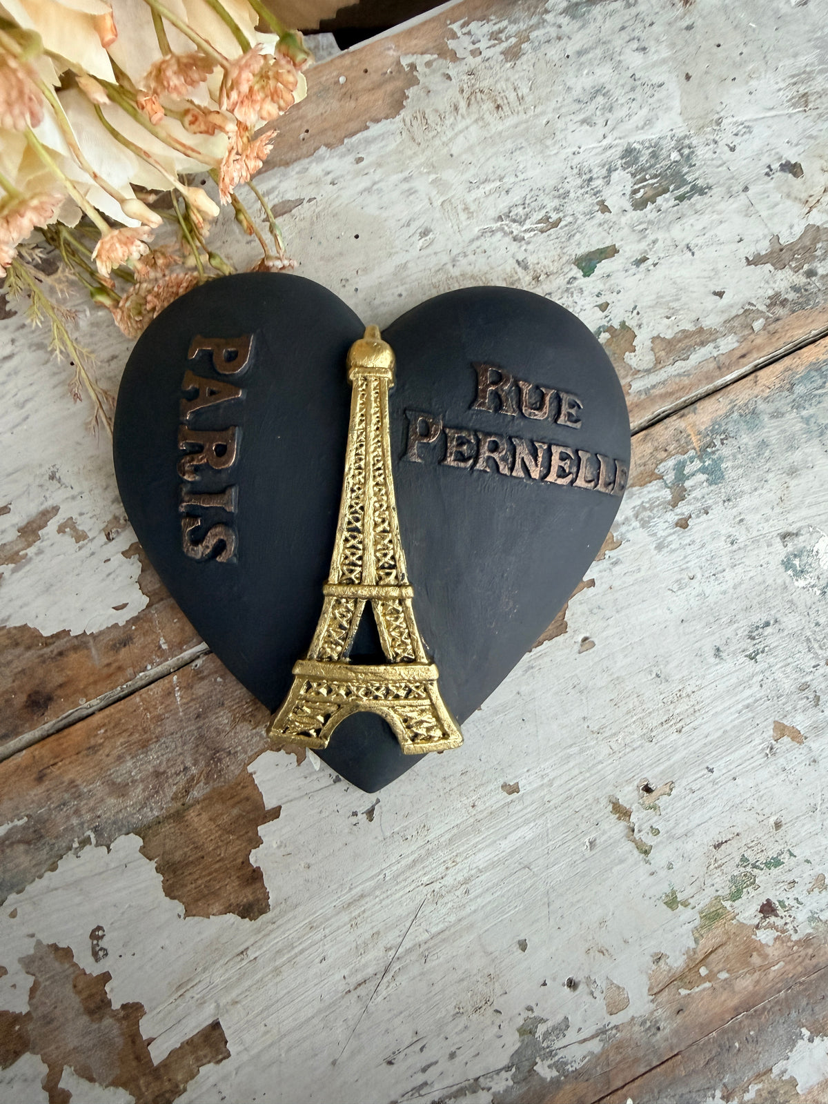 Wall heart Paris