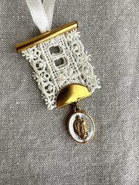 Decor prayer book mark w Mary inset in white