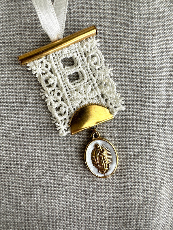 Decor prayer book mark w Mary inset in white