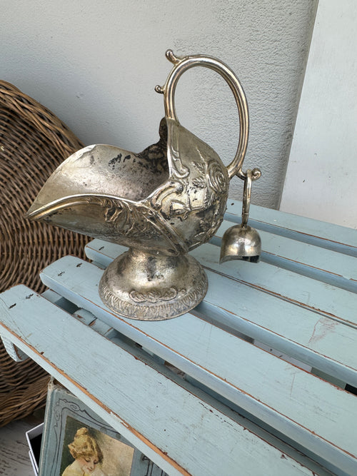 Sugar bowl ornate with scoop