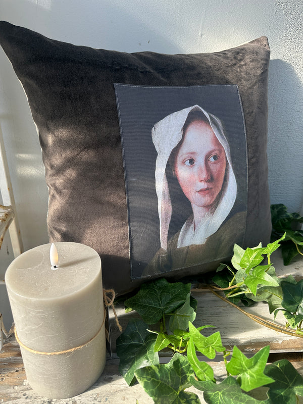 Pillow with a printed face on a cushion Velvet Cushion Kelp Portrait of Girl II The Villa Collection