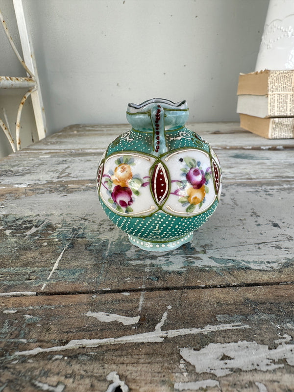 Green vase small very detailed