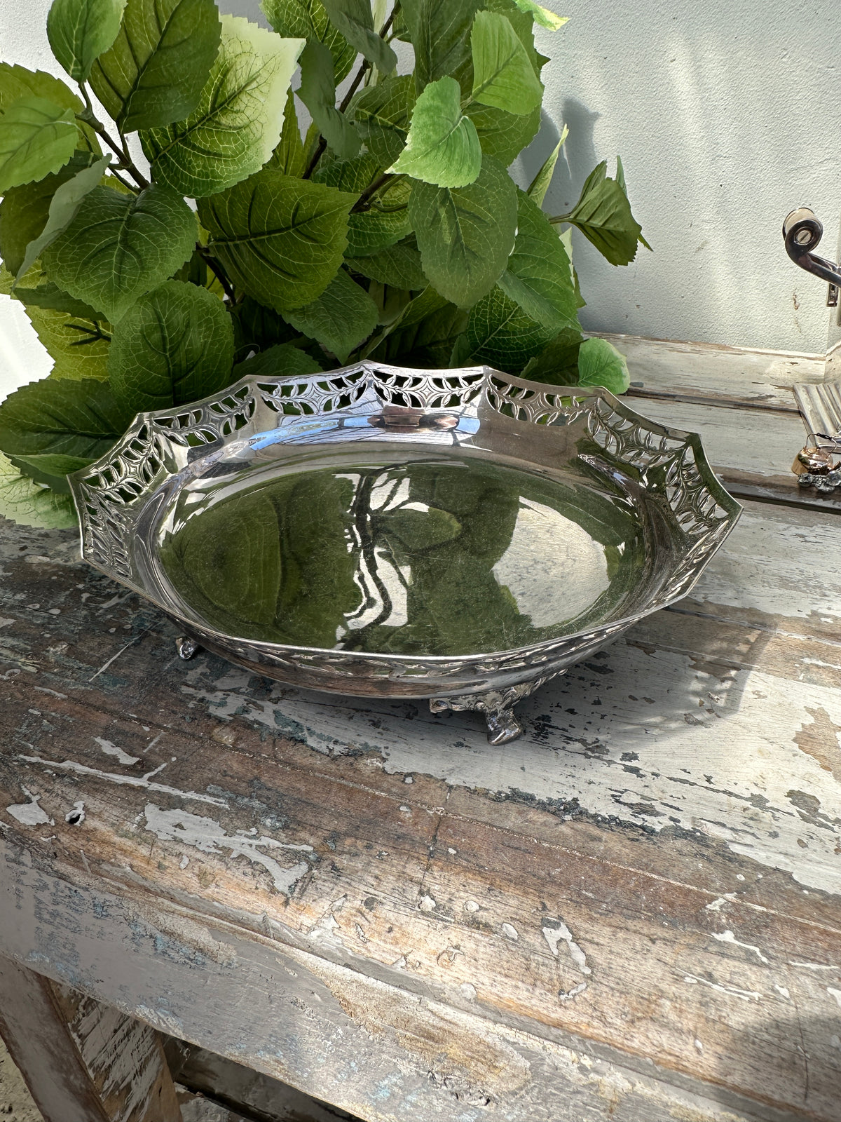 Silverware footed bowl