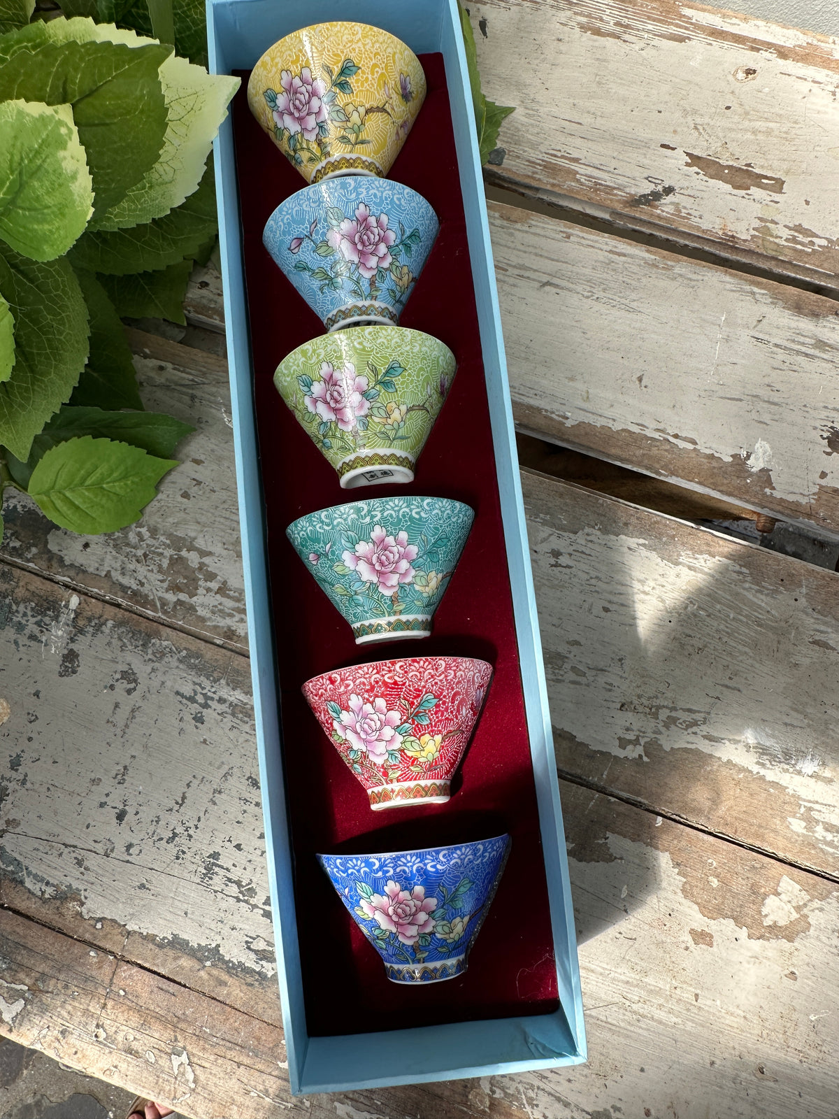 Chinese porcelain tea cup set in box