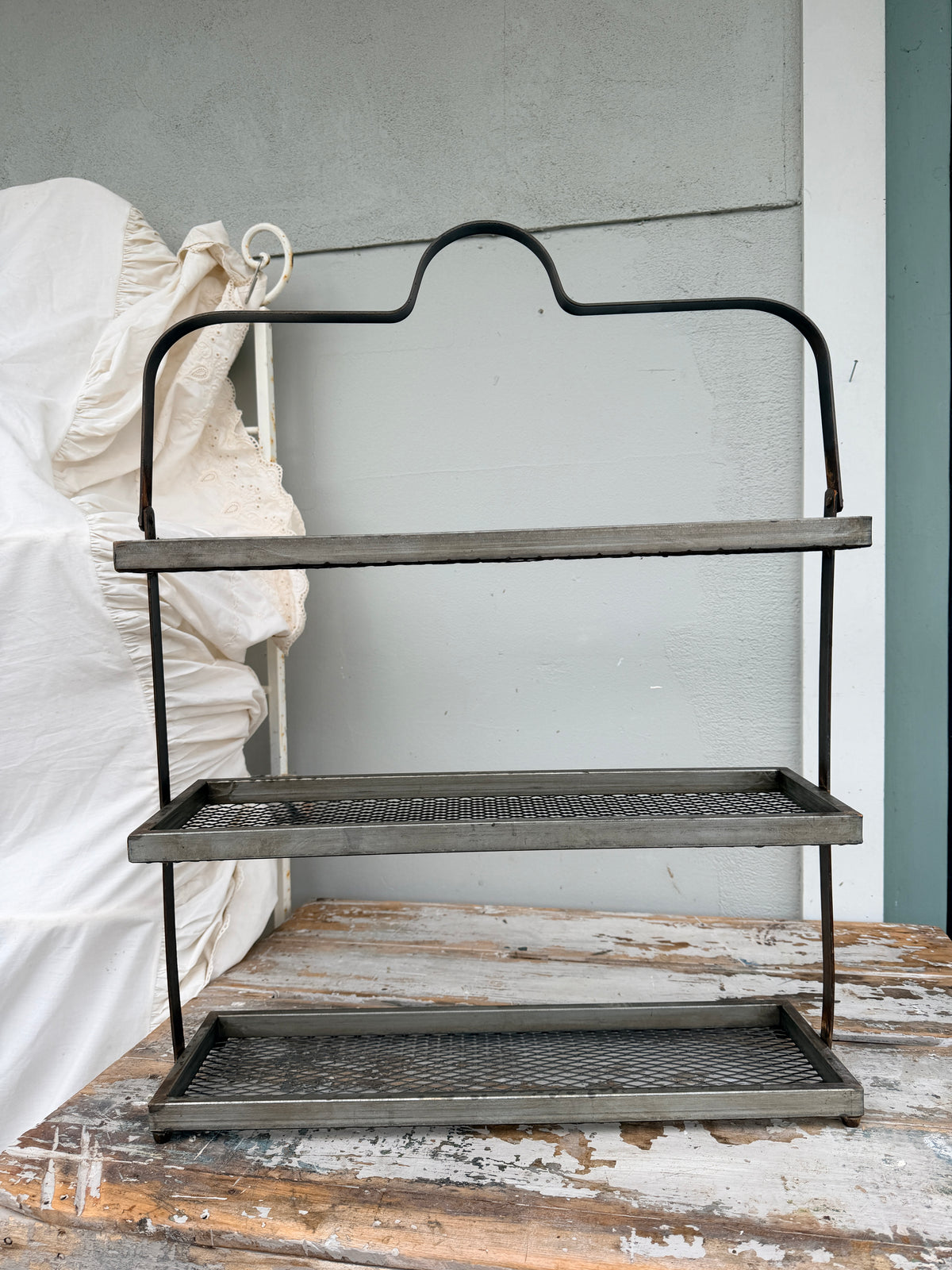 Metal 3 shelf Caddy w handle