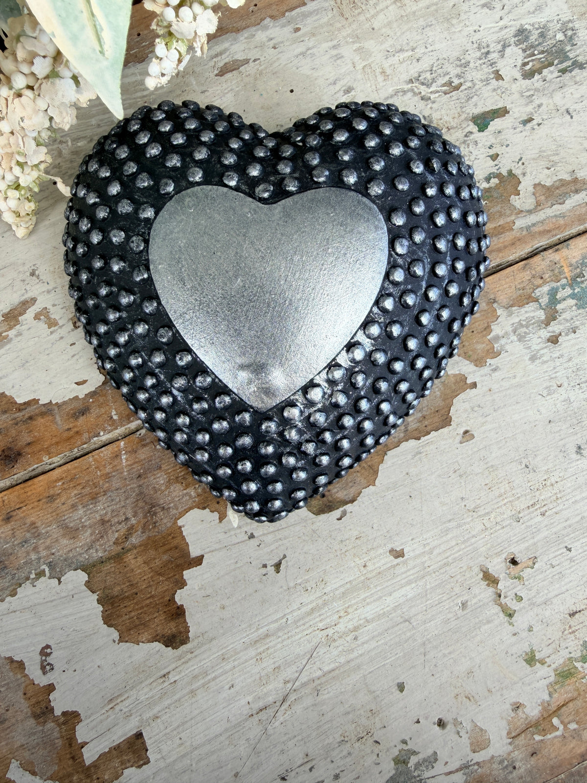 Wall heart Silver buttons