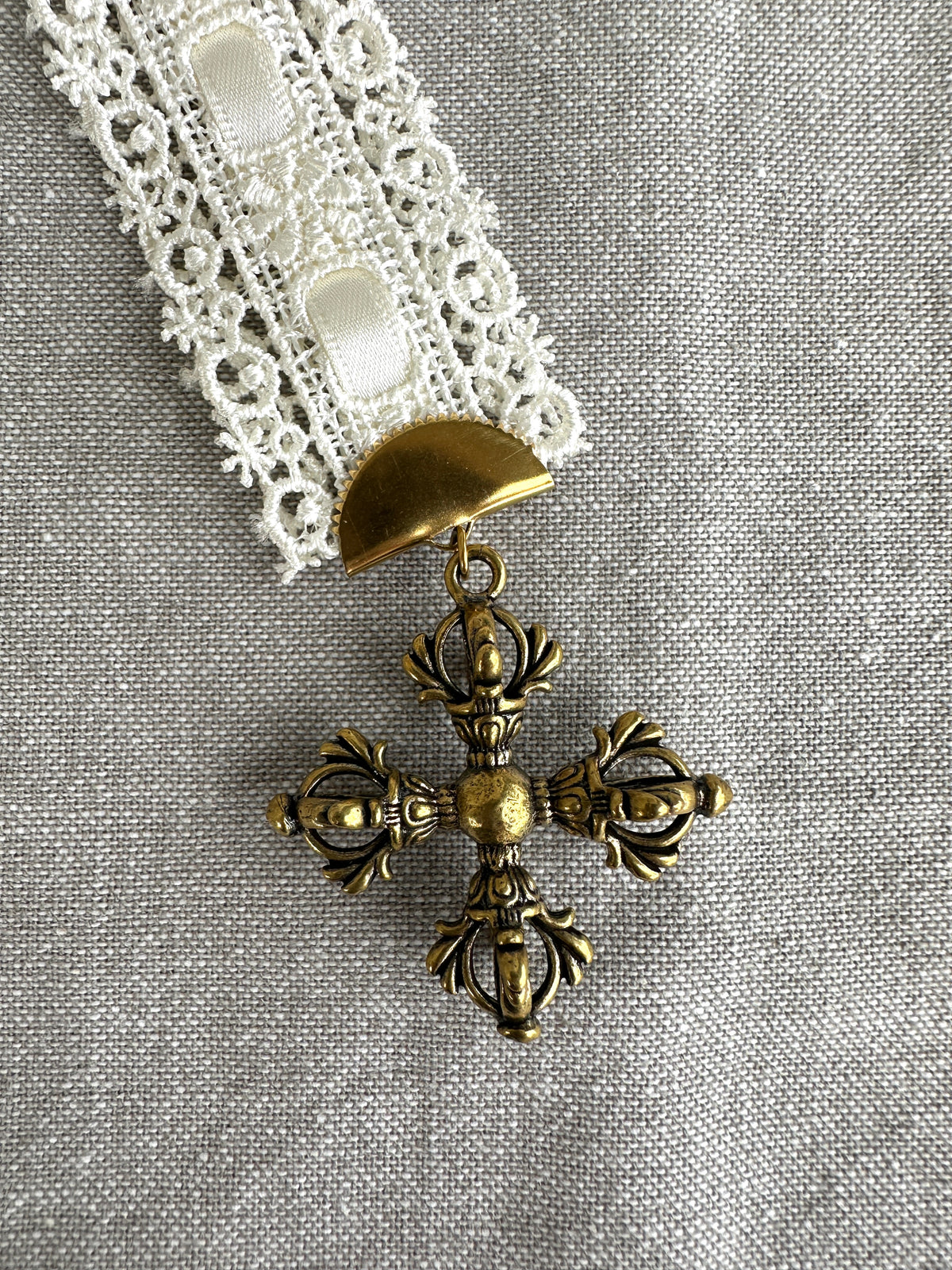 Decor prayer book mark w crown cross white