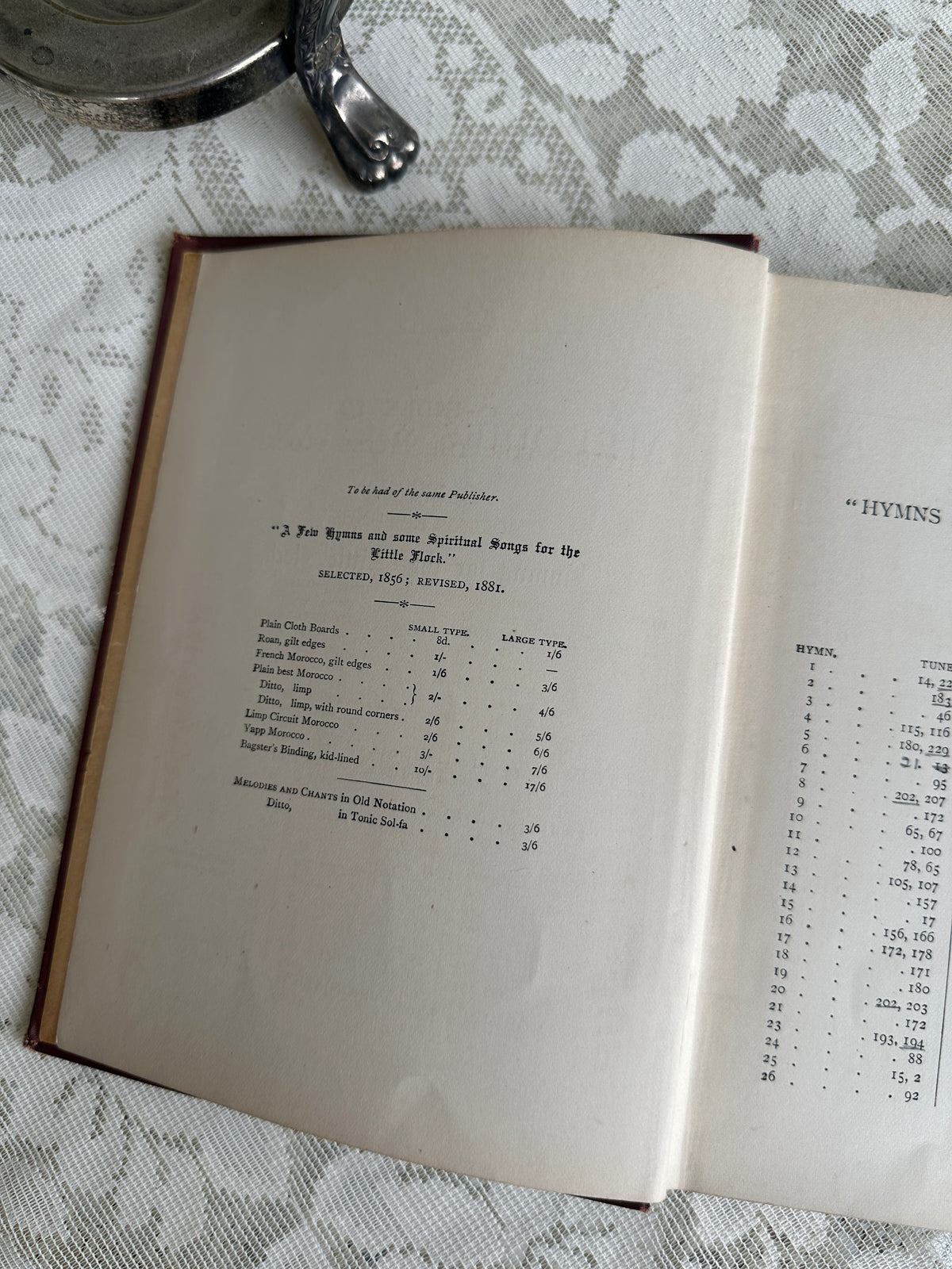 Melodies and Chants Vintage Book brown / red Musical