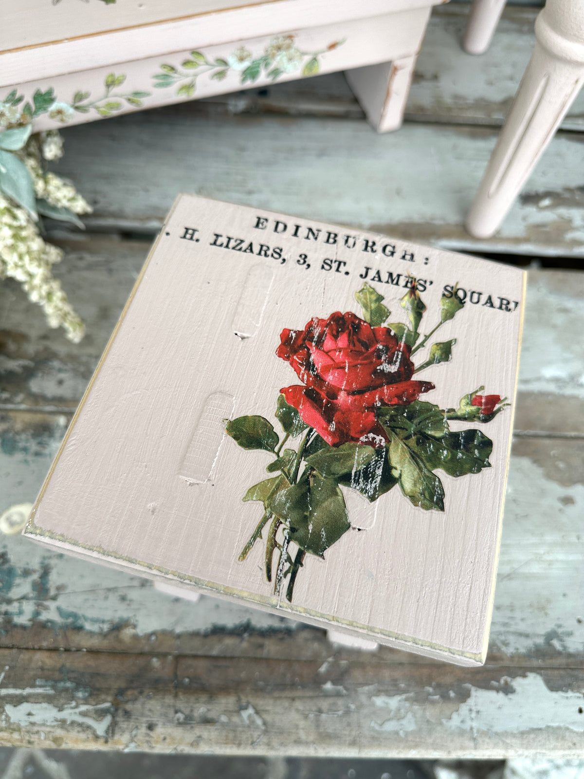 Small wood decor riser with rose