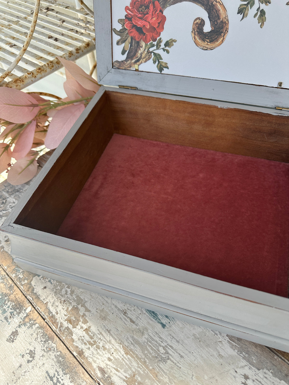 Lift Top wooden box Whispers of the Garden Bird