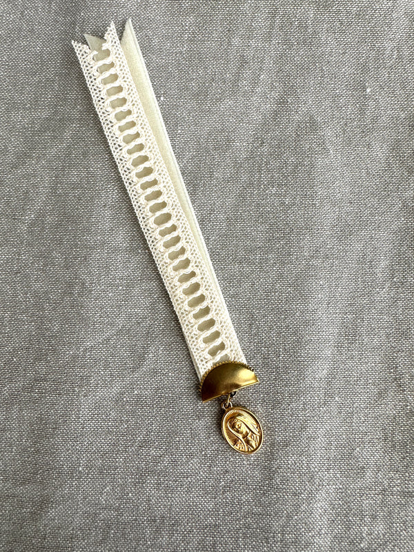 Decor prayer book mark w Mary