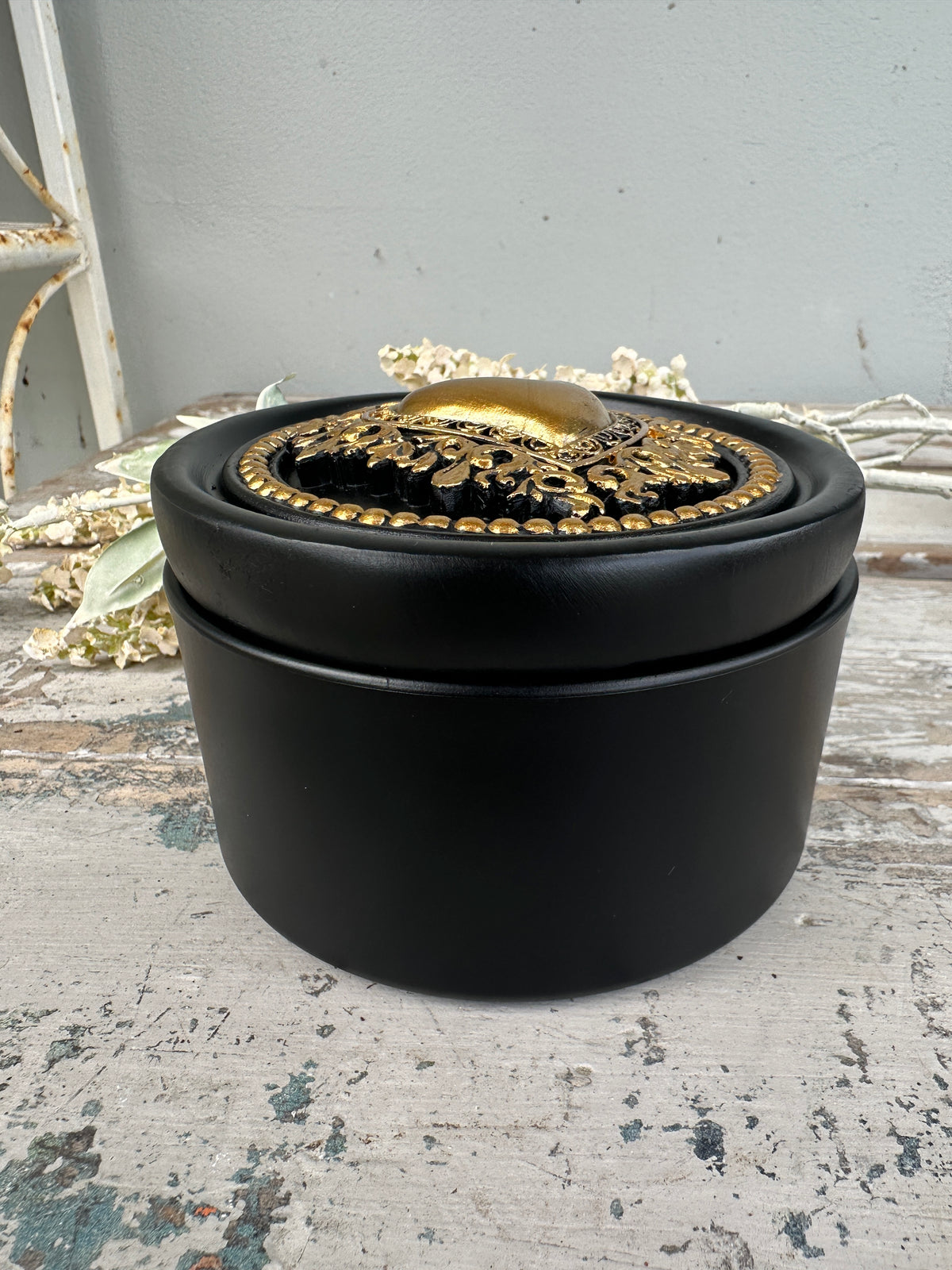 Gold Heart & Black round box with lid