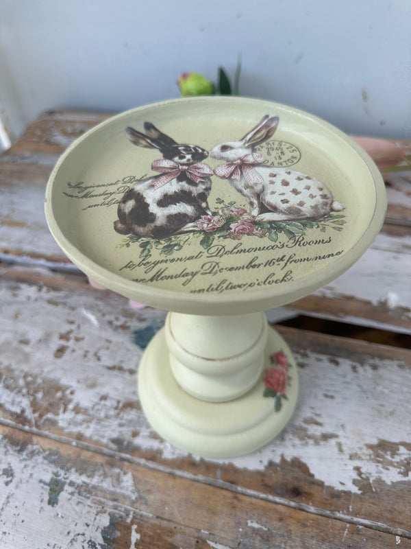 Rabbit Pedestal in green