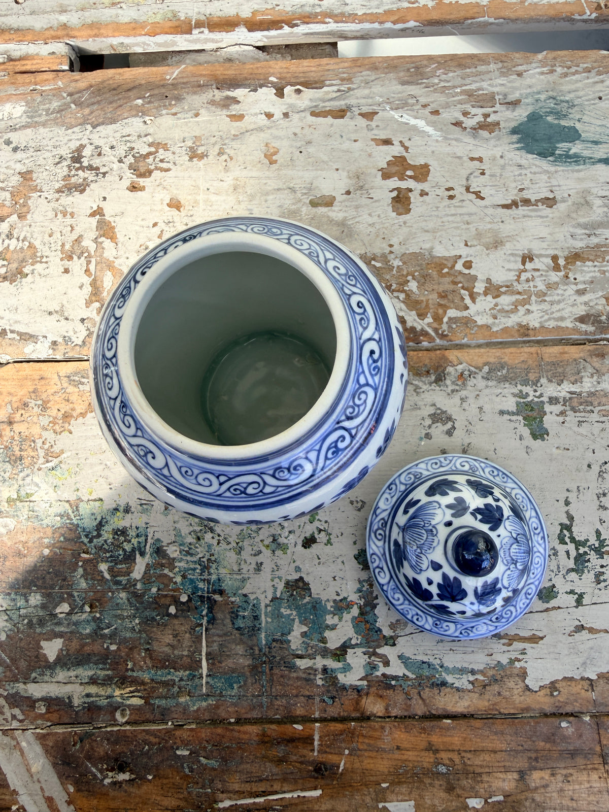 Blue & White Chinoiserie Ginger Jar w lid