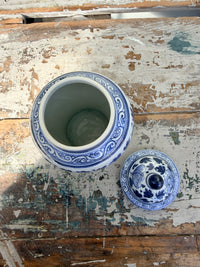 Blue & White Chinoiserie Ginger Jar w lid