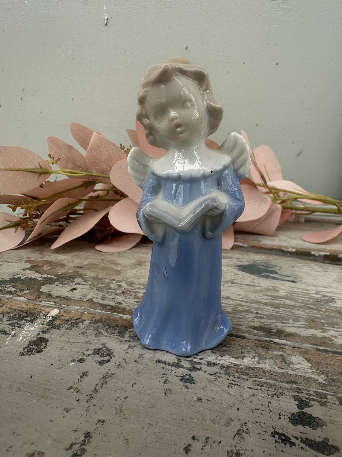 Singing angel ceramic