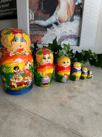Set of 7 Snow White Nesting Dolls