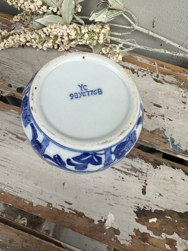 Blue & White pot Chinoiserie