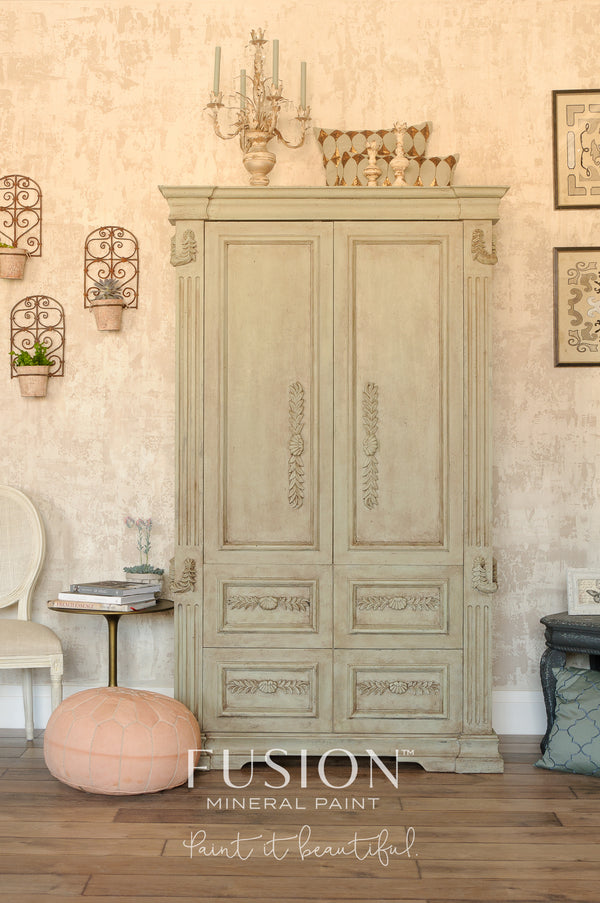 Drawn from nature this grey-green is soft, subtle and soothing. Combine pale grey with moss and sage - Lichen is your result. It's cool and complex.