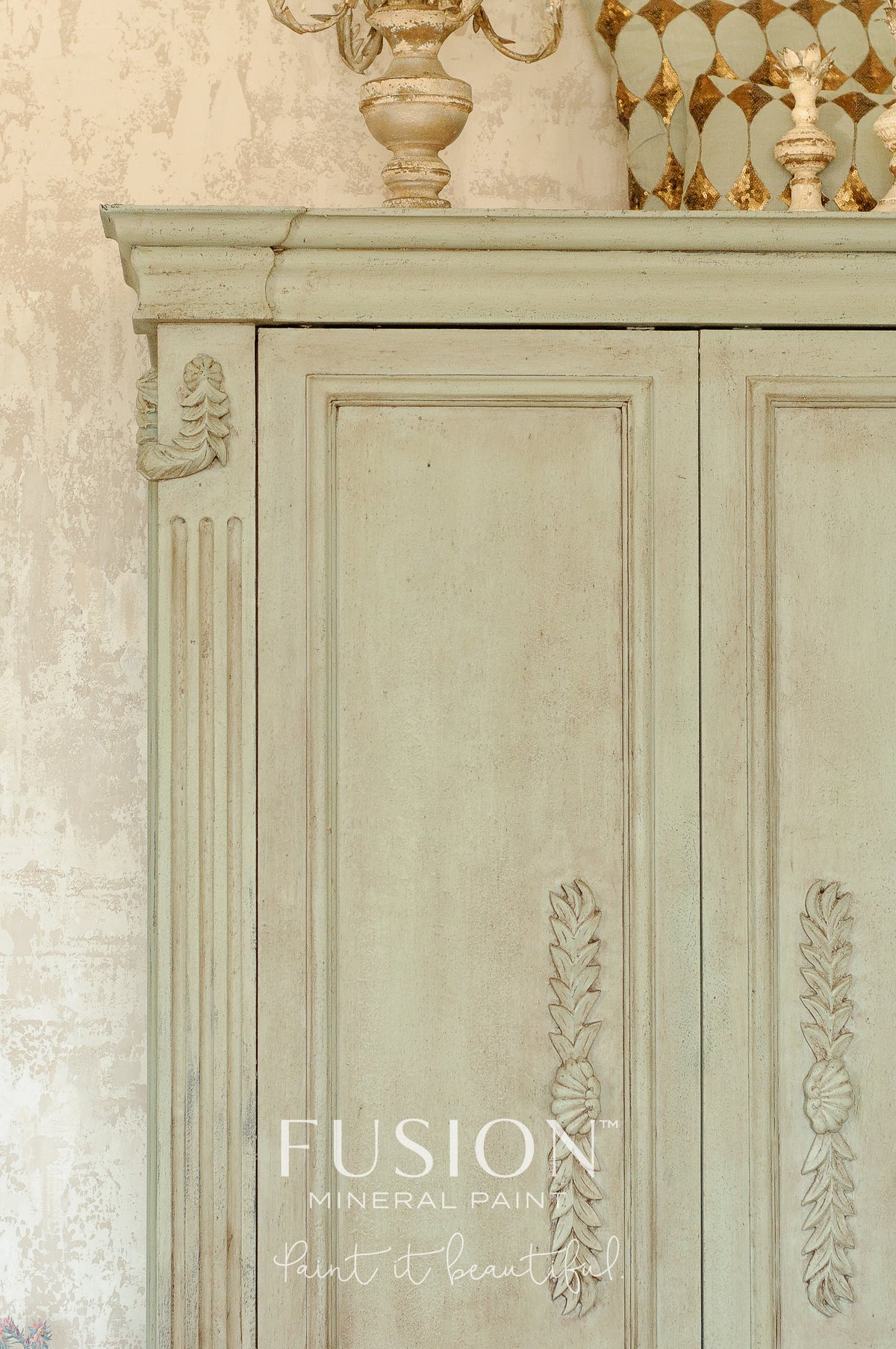 Drawn from nature this grey-green is soft, subtle and soothing. Combine pale grey with moss and sage - Lichen is your result. It's cool and complex.