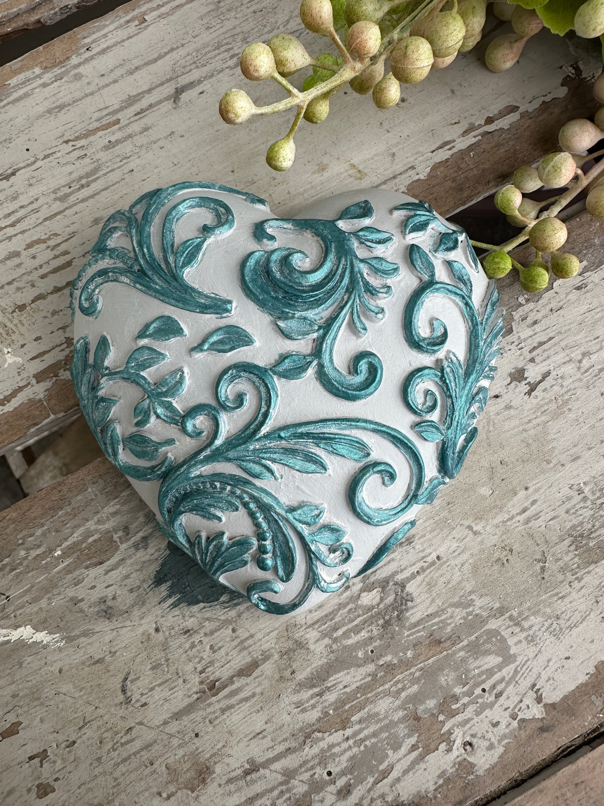 Wall heart Kingfisher & White Filigree