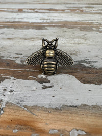 Bee knob small