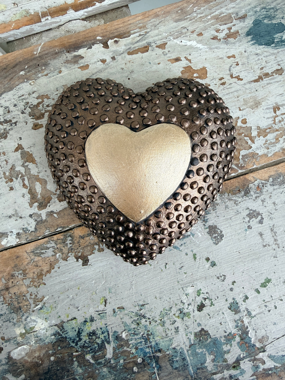 Wall heart Bronzed buttons