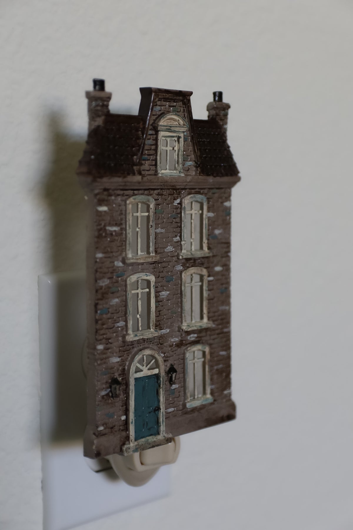 A set of miniature Victorian-style house molds Old Colchester Road IOD Mould