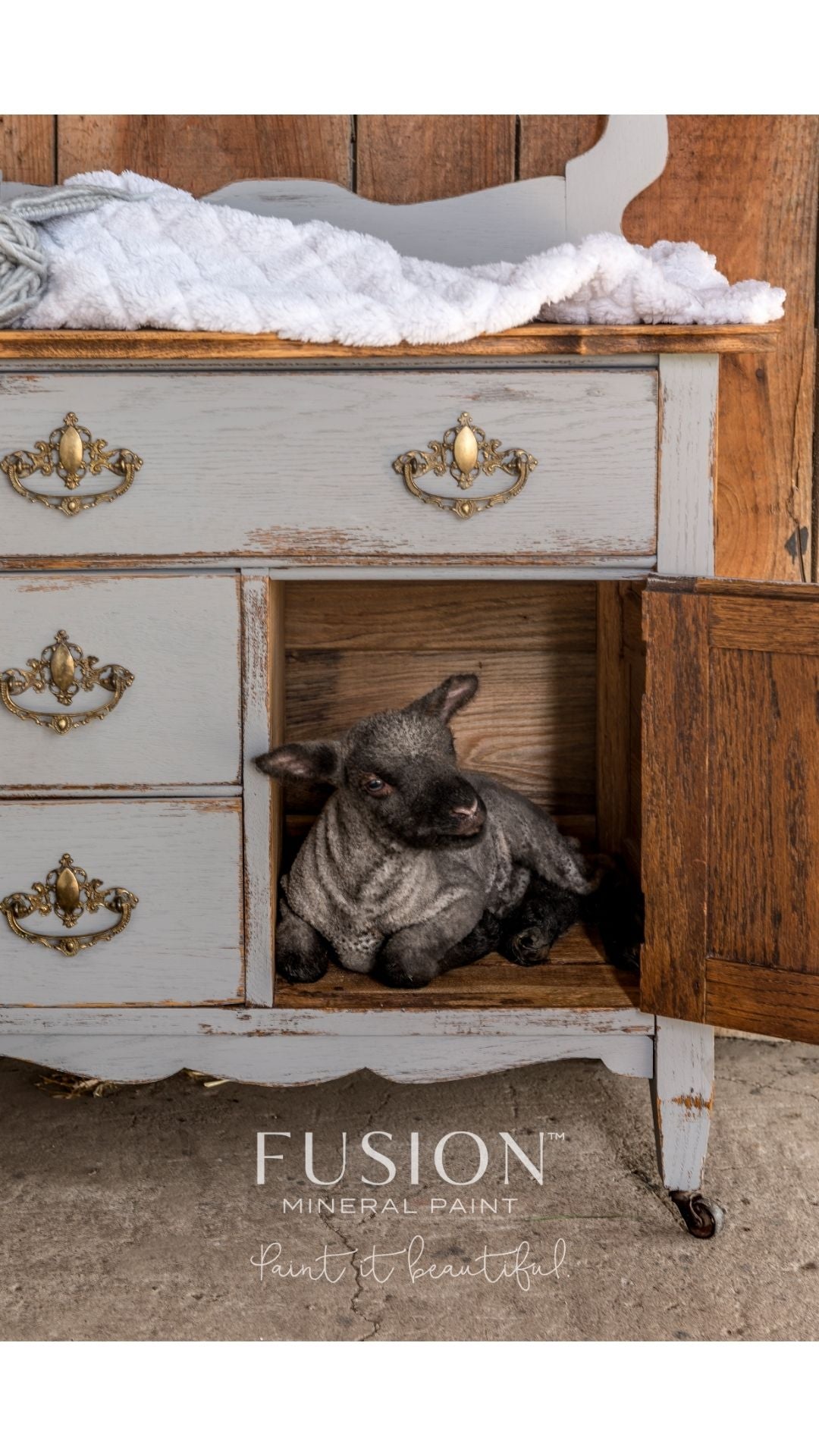 Little Lamb Fusion Mineral Paint for furniture