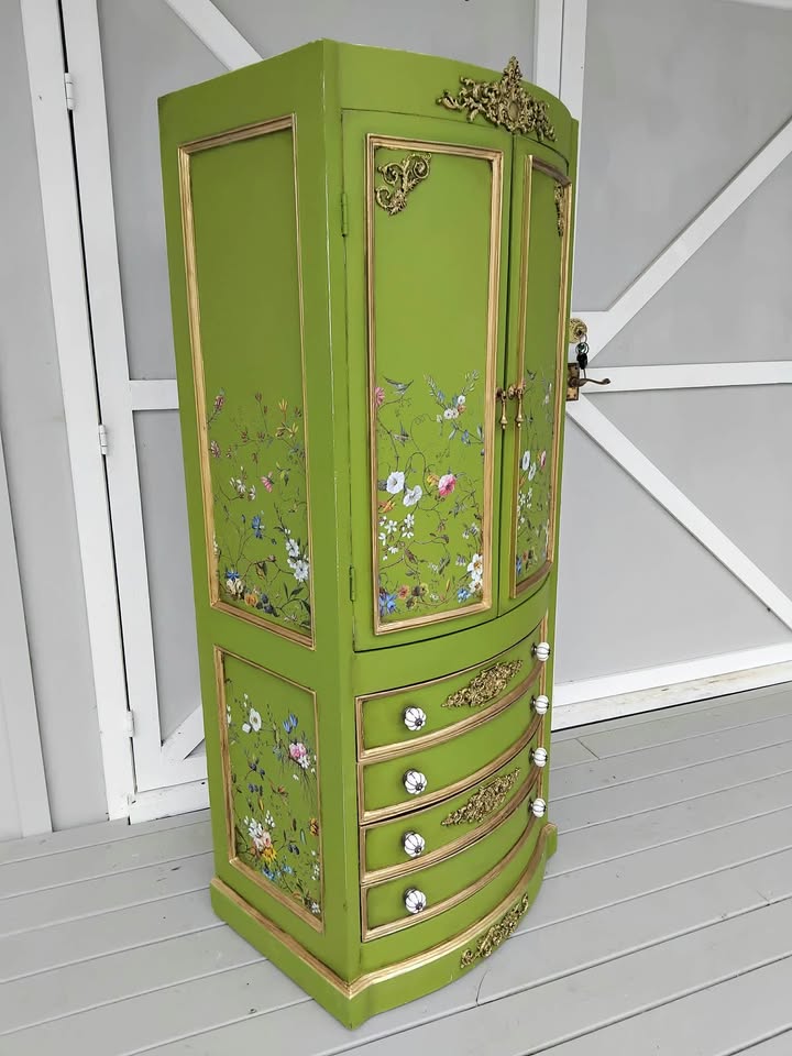 Moss Alchemy Paint by Fusion for furniture