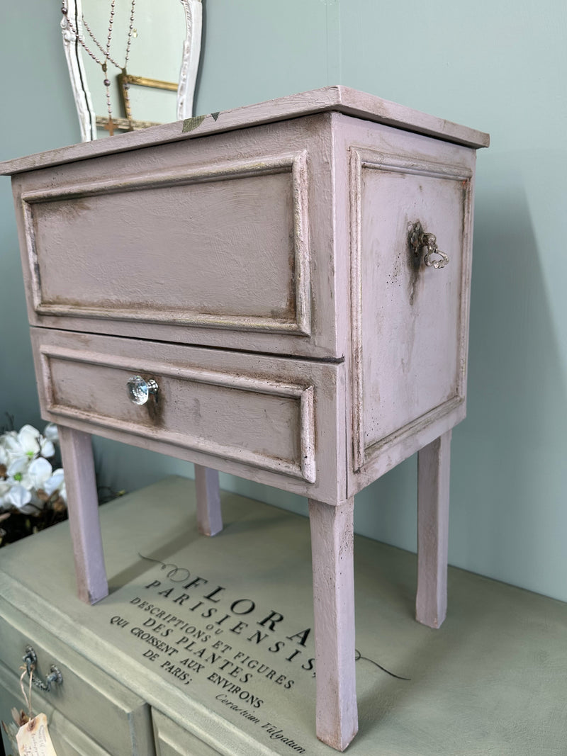 Side table / sewing cabinet in soft French look Izabellars Room | Paint Me Vintage